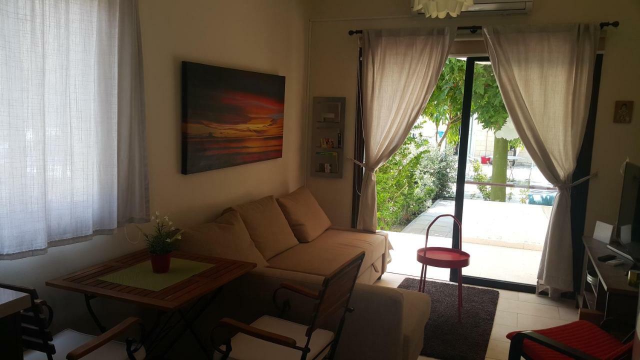 Near The Beach Aparment With Garden Apartment Perivolia Bagian luar foto